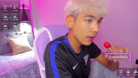 Snapshot of olivertwinky_ chatting on 11, 9, 2025 Oliver online show from 11, 9, 2025