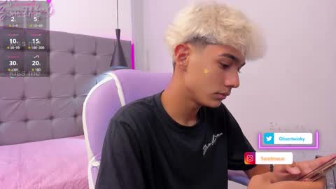 Snapshot of olivertwinky_ chatting on 23, 9, 2025 Oliver online show from 23, 9, 2025