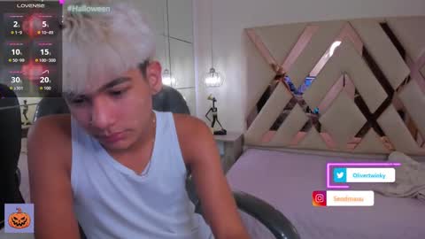 Snapshot of olivertwinky_ chatting on 3, 10, 2025 Oliver online show from 3, 10, 2025