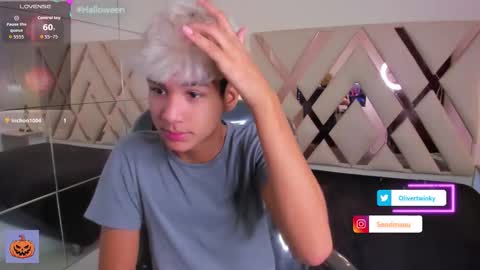 Snapshot of olivertwinky_ chatting on 9, 10, 2025 Oliver online show from 9, 10, 2025