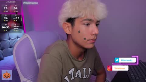 Snapshot of olivertwinky_ chatting on 17, 10, 2025 Oliver online show from 17, 10, 2025