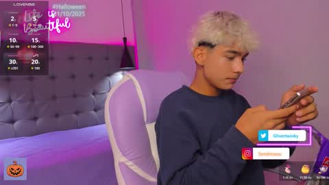 Snapshot of olivertwinky_ chatting on 24, 10, 2025 Oliver online show from 24, 10, 2025