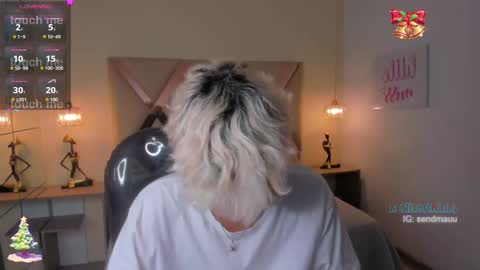 Snapshot of olivertwinky_ chatting on 14, 11, 2025 Oliver online show from 14, 11, 2025