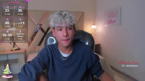 Snapshot of olivertwinky_ chatting on 18, 11, 2025 Oliver online show from 18, 11, 2025