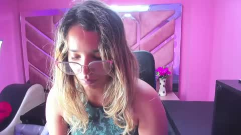  OLIVIA  online show from 31, 1, 2025