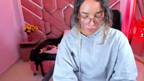 Snapshot of olivia_fox69 chatting on 13, 6, 2026 OLIVIA online show from 13, 6, 2026