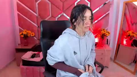 Snapshot of olivia_fox69 chatting on 16, 6, 2026 OLIVIA online show from 16, 6, 2026
