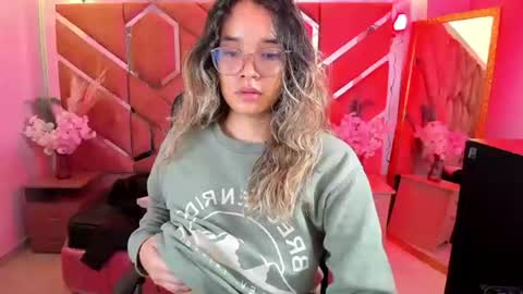 Snapshot of olivia_fox69 chatting on 30, 6, 2026 OLIVIA online show from 30, 6, 2026