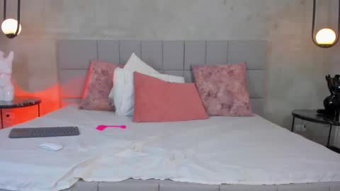 Olivia  online show from 13, 3, 2026