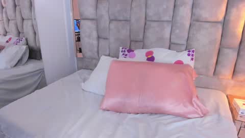 Olivia Evangelista online show from 17, 12, 2024