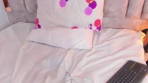 Olivia Evangelista online show from 24, 12, 2024