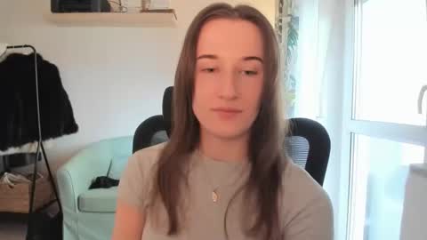 Oliwiaa2004 online show from 14, 4, 2026