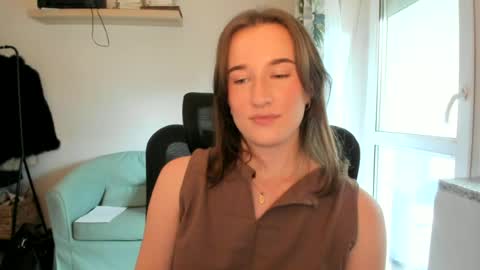 Oliwiaa2004 online show from 29, 6, 2026