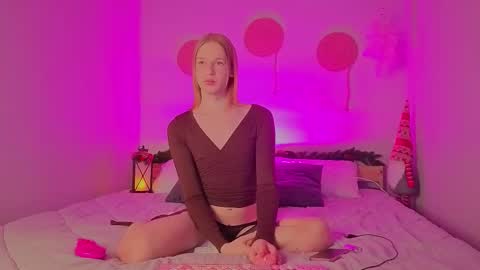 Snapshot of oliviaapink chatting on 5, 12, 2025 oliviaapink online show from 5, 12, 2025