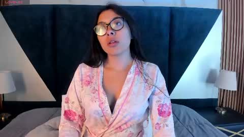 oliviacollinns online show from 25, 7, 2026