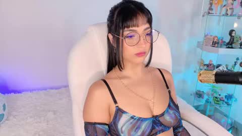 Olivia Mcneill  online show from 16, 11, 2025