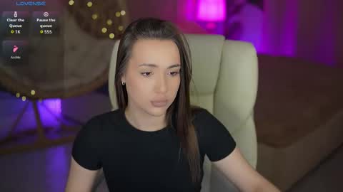 Snapshot of oliviamoore_ chatting on 12, 3, 2026 Olivia online show from 12, 3, 2026