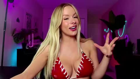 Snapshot of oliviaowens chatting on 27, 5, 2026 Olivia Owens online show from 27, 5, 2026