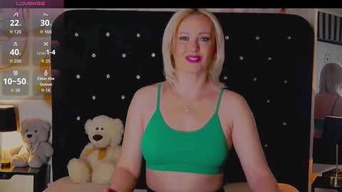 Snapshot of oliviashaw22 chatting on 11, 1, 2026 Olivia online show from 11, 1, 2026