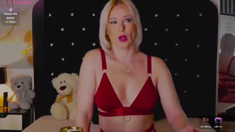 Snapshot of oliviashaw22 chatting on 6, 3, 2026 Olivia online show from 6, 3, 2026