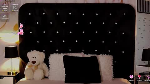 Snapshot of oliviashaw23 chatting on 7, 1, 2025 Olivia online show from 7, 1, 2025