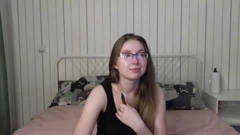 Snapshot of oliviavele chatting on 2, 10, 2025 Kylie online show from 2, 10, 2025