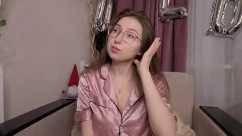 Snapshot of oliviavele chatting on 18, 2, 2026 Kylie online show from 18, 2, 2026