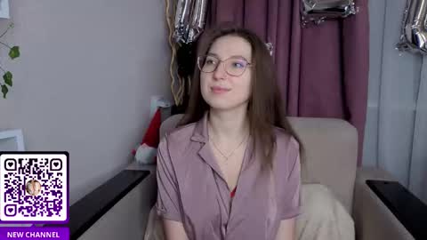 Snapshot of oliviavele chatting on 2, 3, 2026 Kylie online show from 2, 3, 2026