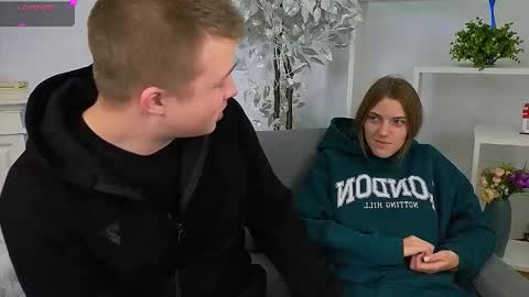 Snapshot of ollistiw chatting on 27, 10, 2025 Olli and Stiw online show from 27, 10, 2025