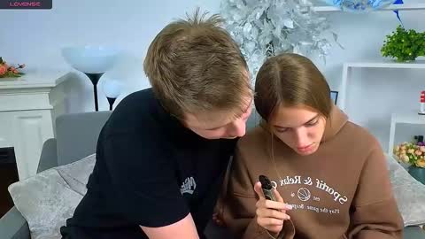 Snapshot of ollistiw chatting on 5, 12, 2025 Olli and Stiw online show from 5, 12, 2025