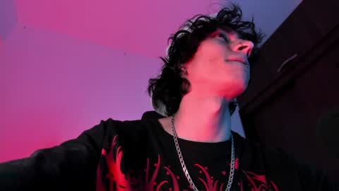 Snapshot of olliver___y chatting on 12, 12, 2024 online show from 12, 12, 2024