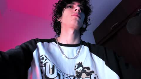 Snapshot of olliver___y chatting on 21, 12, 2024 online show from 21, 12, 2024