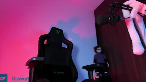 Snapshot of olliver___y chatting on 23, 12, 2024 online show from 23, 12, 2024