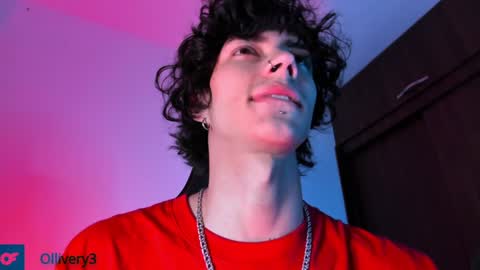 Snapshot of olliver___y chatting on 4, 1, 2025 online show from 4, 1, 2025