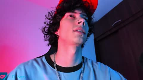 Snapshot of olliver___y chatting on 5, 1, 2025 online show from 5, 1, 2025