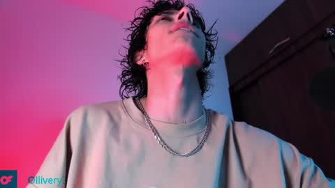 Snapshot of olliver___y chatting on 11, 1, 2025 online show from 11, 1, 2025
