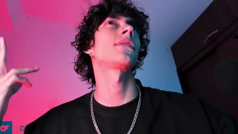 Snapshot of olliver___y chatting on 13, 1, 2025 online show from 13, 1, 2025