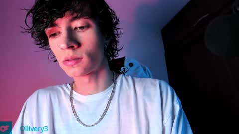 Snapshot of olliver___y chatting on 6, 2, 2025 online show from 6, 2, 2025