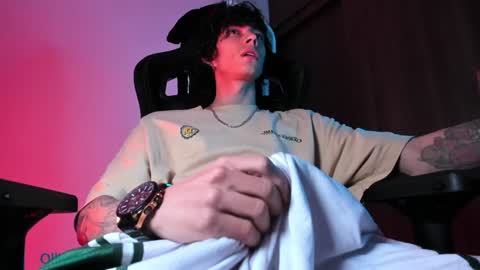 Snapshot of olliver___y chatting on 7, 2, 2025 online show from 7, 2, 2025