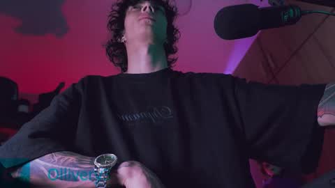 Snapshot of olliver___y chatting on 12, 9, 2025 online show from 12, 9, 2025