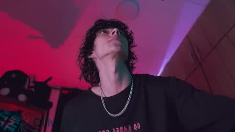 Snapshot of olliver___y chatting on 26, 9, 2025 online show from 26, 9, 2025