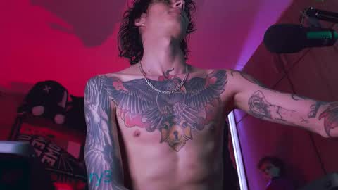 Snapshot of olliver___y chatting on 4, 10, 2025 online show from 4, 10, 2025