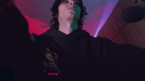 Snapshot of olliver___y chatting on 11, 10, 2025 online show from 11, 10, 2025