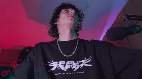 Snapshot of olliver___y chatting on 13, 10, 2025 online show from 13, 10, 2025