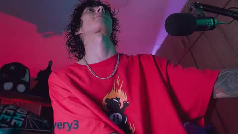 Snapshot of olliver___y chatting on 14, 10, 2025 online show from 14, 10, 2025