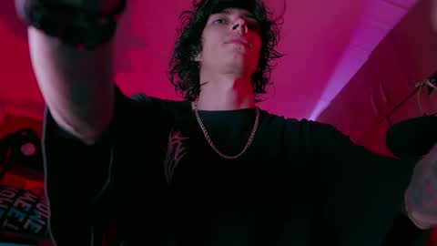 Snapshot of olliver___y chatting on 22, 10, 2025 online show from 22, 10, 2025