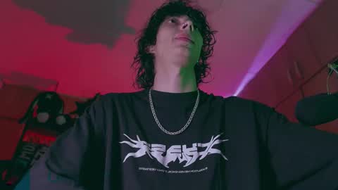 Snapshot of olliver___y chatting on 24, 10, 2025 online show from 24, 10, 2025