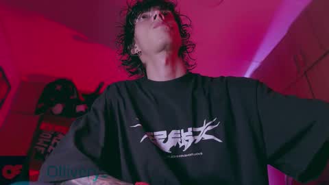 Snapshot of olliver___y chatting on 12, 11, 2025 online show from 12, 11, 2025