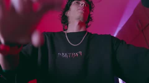 Snapshot of olliver___y chatting on 15, 11, 2025 online show from 15, 11, 2025