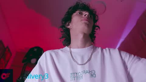 Snapshot of olliver___y chatting on 20, 11, 2025 online show from 20, 11, 2025